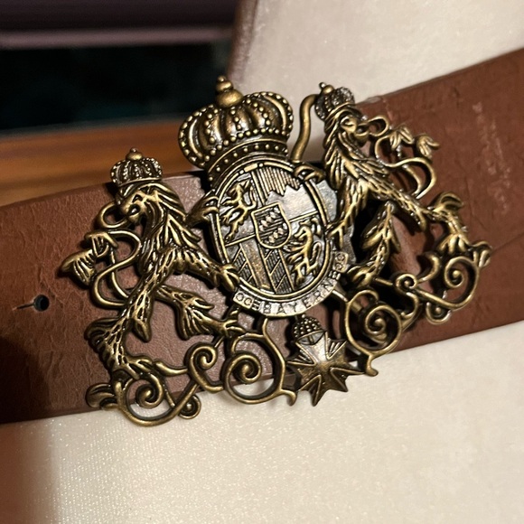 Rare Ladies Levi’s Strauss Belt w Coat Of Arms Buckle XL - Picture 4 of 7